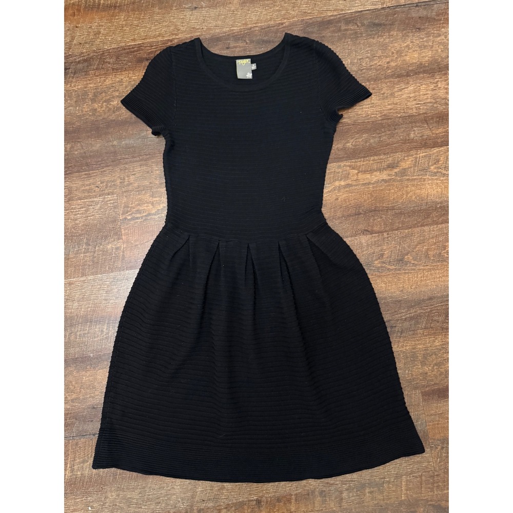 Taylor Black Fit & Flare Dress Medium Textured Ribbed Pleated Skater Classic